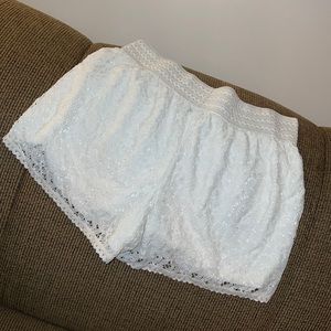 White lace elastic shorts